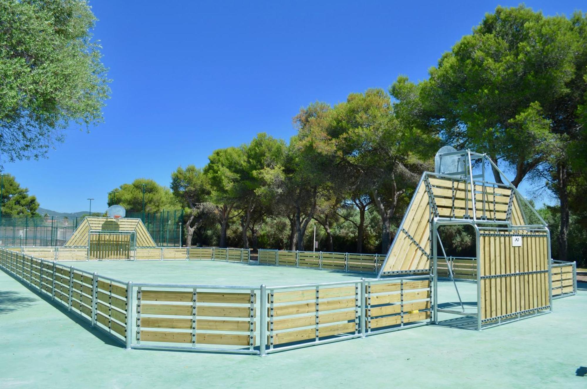 Отель Holacamp Sitges Fun Экстерьер фото